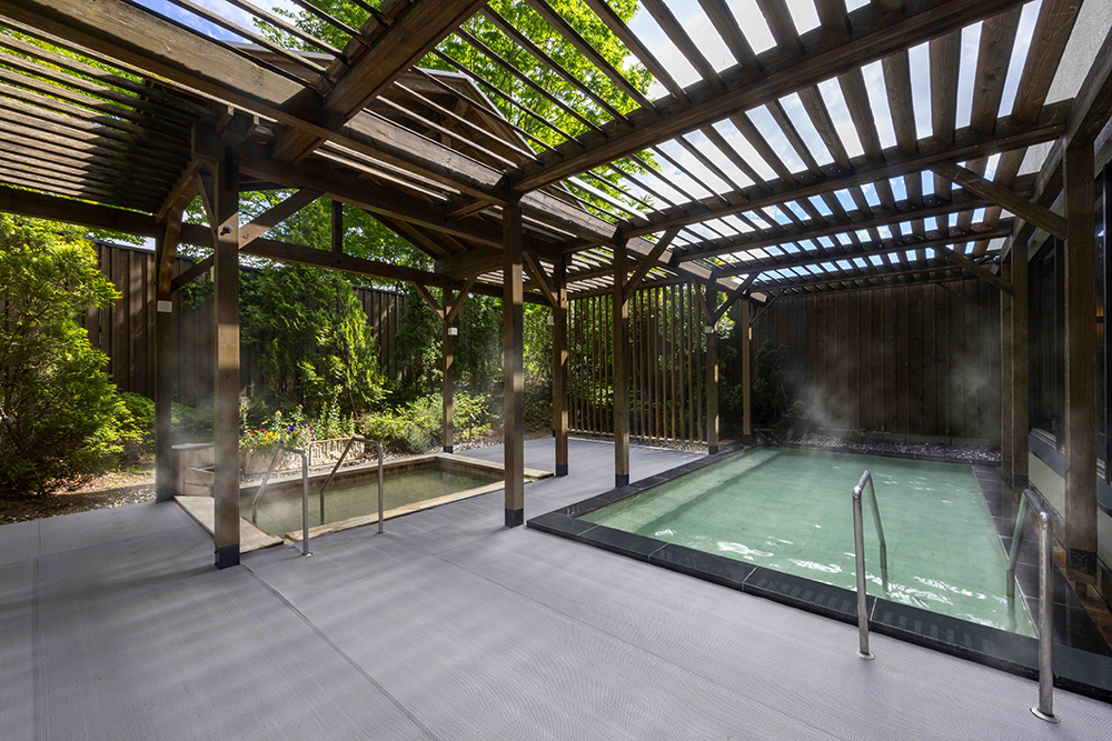 Wood deck-style hot spring open-air bath "Togatta Onsen Fudo no Yu"